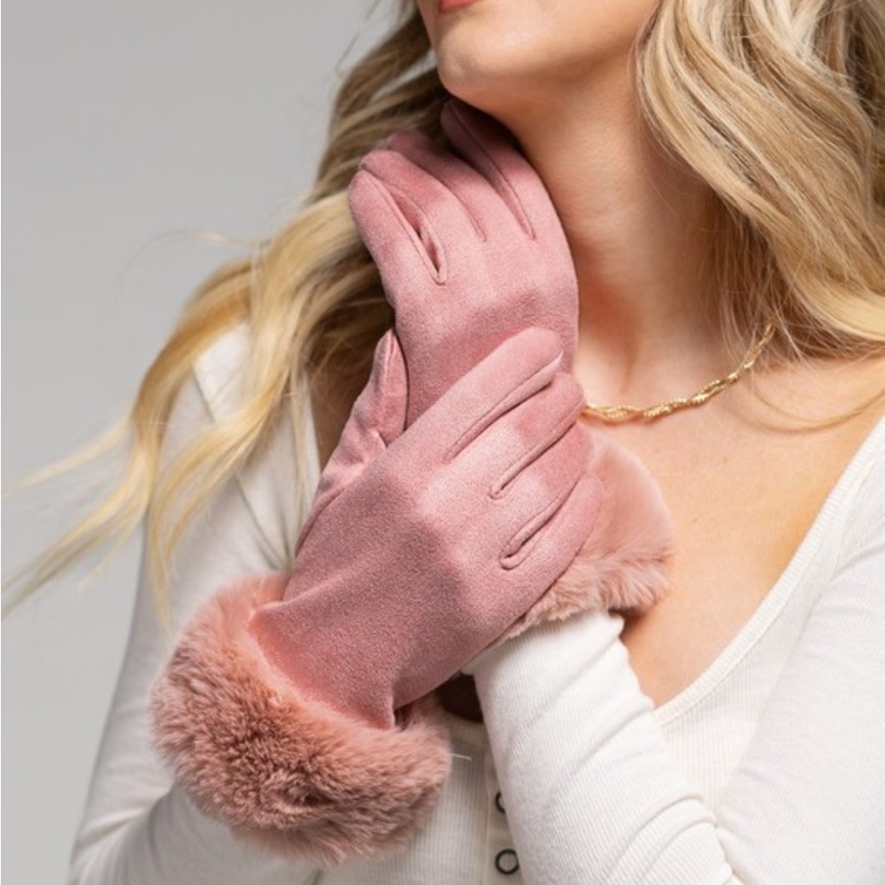 Elegant Pink Fur-Trimmed Gloves